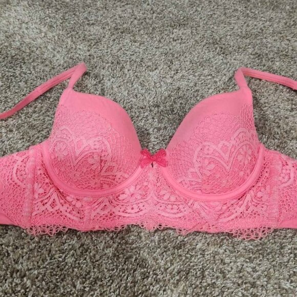 Victoria's Secret - Picture 1 of 5